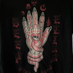 “heart in hand” black tee